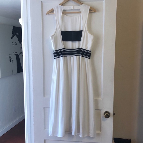 𝅺trouve white dress. - Picture 3 of 4